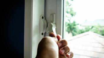 Un profesor de economía energética advierte del error típico de ventilación que calienta aún más tu casa