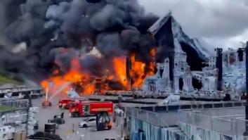 Las impactantes imágenes del escenario principal de Tomorrowland ardiendo en llamas