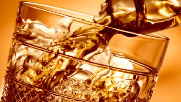 Arranca el plan de un jefe de obra de mantener a sus trabajadores hidratados con 7.000 botellas de whisky