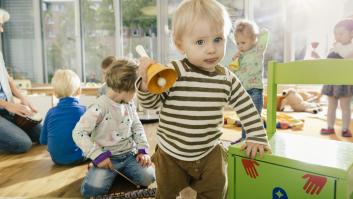 Un niña de 6 años dibuja a su familia y la tía se percata de algo extraño en su retrato: todavía se está riendo