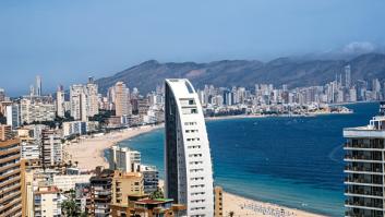 Un expatriado de Reino Unido señala al Benidorm demasiado elegante como la causa de la huida masiva de británicos