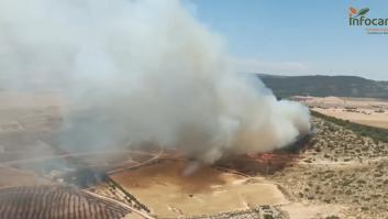 Declarado un incendio forestal en Villena (Alicante) mientras siete medios aéreos combaten otro en Lubrín (Almería)