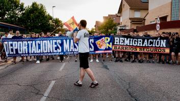 La concentración ultra en Alcalá congrega a menos de 200 personas para pedir el cierre del centro de migrantes