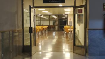 Comparte en una imagen lo que le han hecho en la cafetería de un hospital y se caldean los ánimos: "No me puedo creer que alguien considere esto normal"