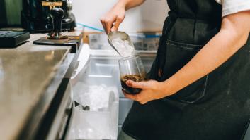 Una británica explica a los ingleses lo que realmente es un café con hielo en España
