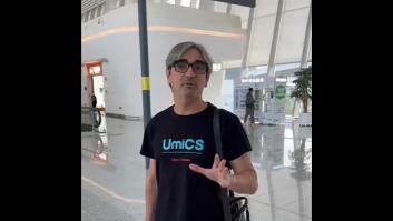 El médico Diego González enseña qué hacen ya en algunos aeropuertos de China antes de subir al avión: quizá se extienda