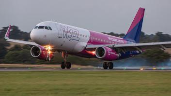 Compra un billete perfectamente legal y al embarcar es empujado "al rincón de los perdedores" junto a su hermano