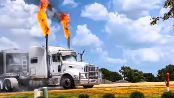 Un motor desbocado convierte un camión en un vehículo escupellamas sacado del post-apocalipsis