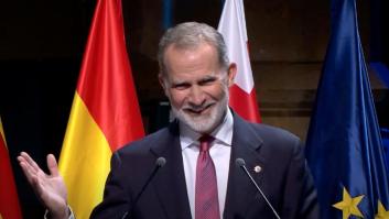 El rey Felipe VI entra en un restaurante de Burgos y ojo a lo que le grita una persona a la cara