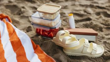 Una sanitaria da la lista de los alimentos que nunca habría que llevar a la playa: alguno es de lo más habitual allí