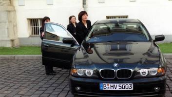 Una ministra se va en coche oficial de vacaciones a Alicante y se mete en un torbellino político