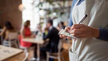 Llegan unos turistas que sólo hablan inglés a un restaurante de Asturias y cuando el camarero va a tomarles nota acaba indignado