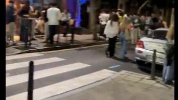 Un norteamericano enseña lo que se ha encontrado en una calle de Santander a las 3 de la mañana: nada define más España