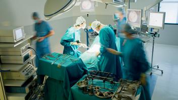 La operan con 103 años del fémur y a los dos días está de pie gracias a un gran programa: "Es posible gracias a la ortogeriatría"