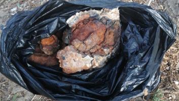Una niña en Barcelona trae a casa una "piedra" de la playa, su madre descubre qué es y llama a especialistas en explosivos