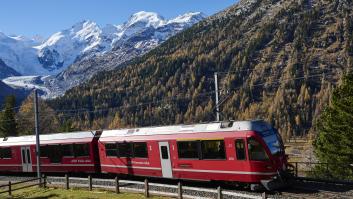 Combinan 100 vagones para crear el tren de pasajeros más largo del mundo de casi 2.000 metros de longitud