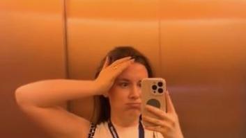 Entra en una tienda de segunda mano por capricho y queda atónita con la 'lotería' que le toca al ver el bolso