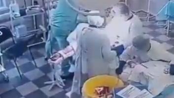 Escenas impactantes muestra a los héroes en el quirófano en plena operación durante el terremoto en Rusia