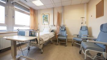 Hace esta broma sobre las sillas de los hospitales y los aplausos son indiscutiblemente universales