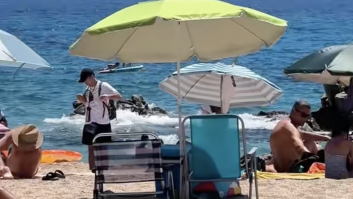 Unos argentinos hacen un experimento en una playa de Cataluña: dejan sus cosas en la arena, vuelven al rato y esto se encuentran