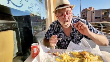 Un británico pide pescado y patatas fritas en Málaga y deja un recado a la cocina española