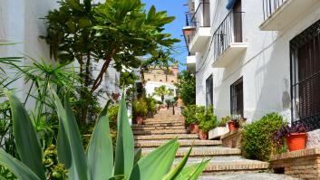 Este es el precioso pueblo costero de Granada situado sobre un peñón que fue una isla