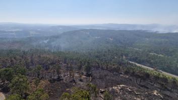 Un incendio en Ponteceso (A Coruña) obliga a desalojar una parroquia y a cortar una carretera