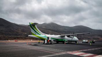 En Reino Unido destacan la audacia del piloto para aterrizar en el aeropuerto español con una de las pistas más cortas del mundo