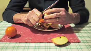 Enseña un remedio de su abuela contra la resaca y los ingredientes desatan los comentarios: "Después de comerlo vas directamente al baño"