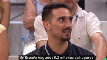 Miguel, un camarero en paro que vive con su abuela: "A los jóvenes que critican las pensiones se les debería caer la cara de vergüenza"