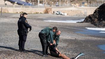 Los 'nadadores': centenares de migrantes intentan entrar a nado y de noche en Ceuta