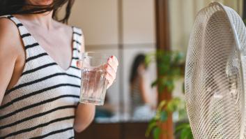 En Francia hablan maravillas de la técnica de la botella de agua española para refrescarse este verano