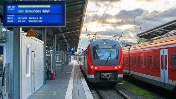 Va en un tren en Alemania, sube una mujer con un bebé y la escena que presencia le deja tocada: en todas partes cuecen habas