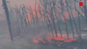 Logran perimetrar las llamas en Tres Cantos (Madrid) y el incendio tiene evolución favorable