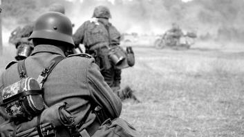 La pareja compra la casa consciente de su pasado militar pero lo que encuentran al cavar les deja sin palabras