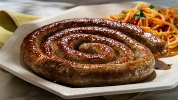 Arranca el plan de una taberna para ofrecer embutido y vino gratis a los jubilados como parte de una protesta