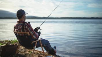 Un amante de los animales raros va a pescar y captura una especie que no debería estar en ese lugar: "Menudo depredador"