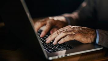 Una anciana de 93 años busca trabajo con 14 brazos rotos en su historial: "Necesito un trabajo"