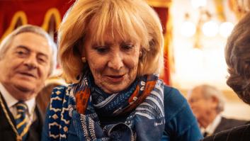 Esperanza Aguirre asegura que se dice "Sangenjo" y no "Sanxenxo" y un gallego da la vuelta y le responde así