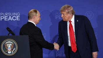 Una experta en lenguaje no verbal pone la lupa en un detalle que no se ve a simple vista de la reunión Trump-Putin