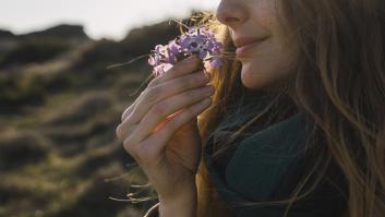 Un nuevo estudio apunta que la forma en la que hueles está marcada en tu ADN y difiere entre hombre y mujeres