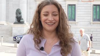 Lo que le ocurre a Ester Muñoz (PP) en pleno directo: no se ve, pero tiene que parar la entrevista