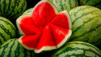 El agricultor deja sandías sin vigilancia como experimento y al día siguiente se encuentra con una doble sorpresa