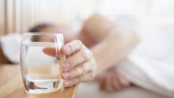 El ritual matutino que muchos tenemos por hábito y que los médicos revelan que puede ser fuente de microbios