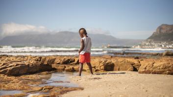 Los científicos responden a si al orinar en el mar o en el río se está dañando a la naturaleza