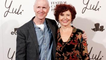 Detenido el guionista Paul Laverty, marido de Icíar Bollaín, acusado de terrorismo por llevar una camiseta de apoyo a Palestina