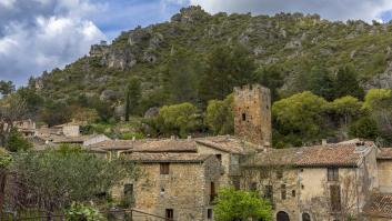 El pueblo a dos pasos de España de 250 habitantes que recibe 800.000 turistas al año: "No salimos cuando queremos"
