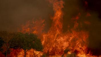 La situación general de los incendios mejora, aunque preocupan varias reactivaciones