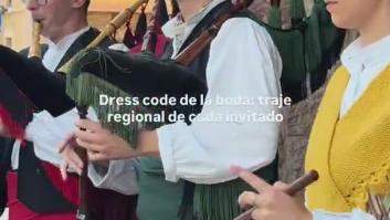 El dress code nunca visto en una boda: cada invitado con su traje regional