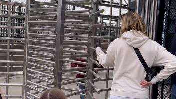 El niño juega en la frontera de EEUU, cruza accidentalmente a Canadá y la reacción de los padres genera debate en redes